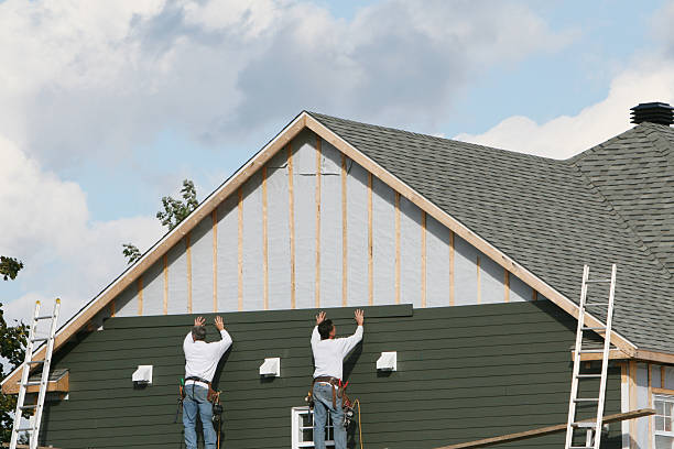 Professional Siding technician working in Alberta, VA